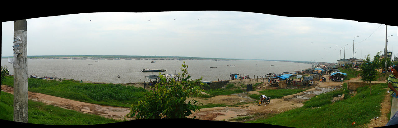 1280px-Vista_frontal_del_río_Ucayali_en_el_puerto_de_Pucallpa